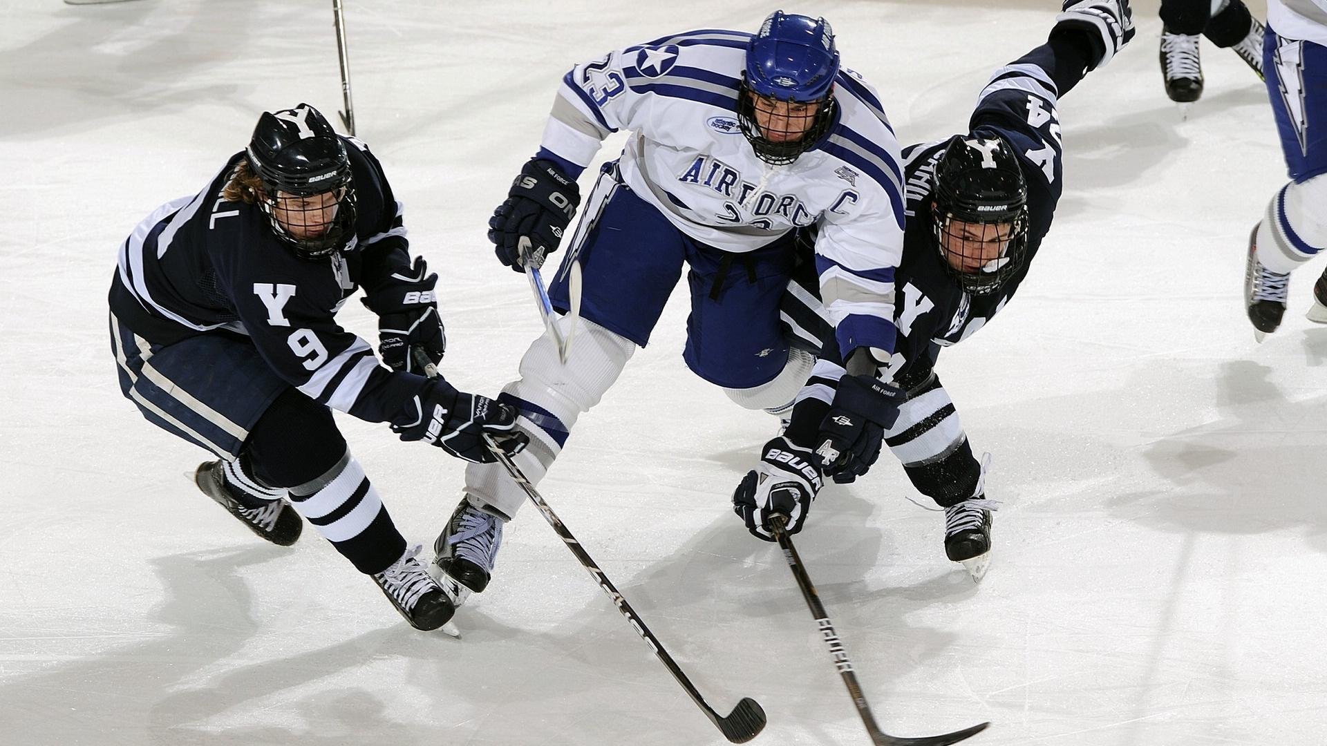 托桑·埃夫布奥姆万成为NBA全球形象代表，埃托奥和布冯相视一笑