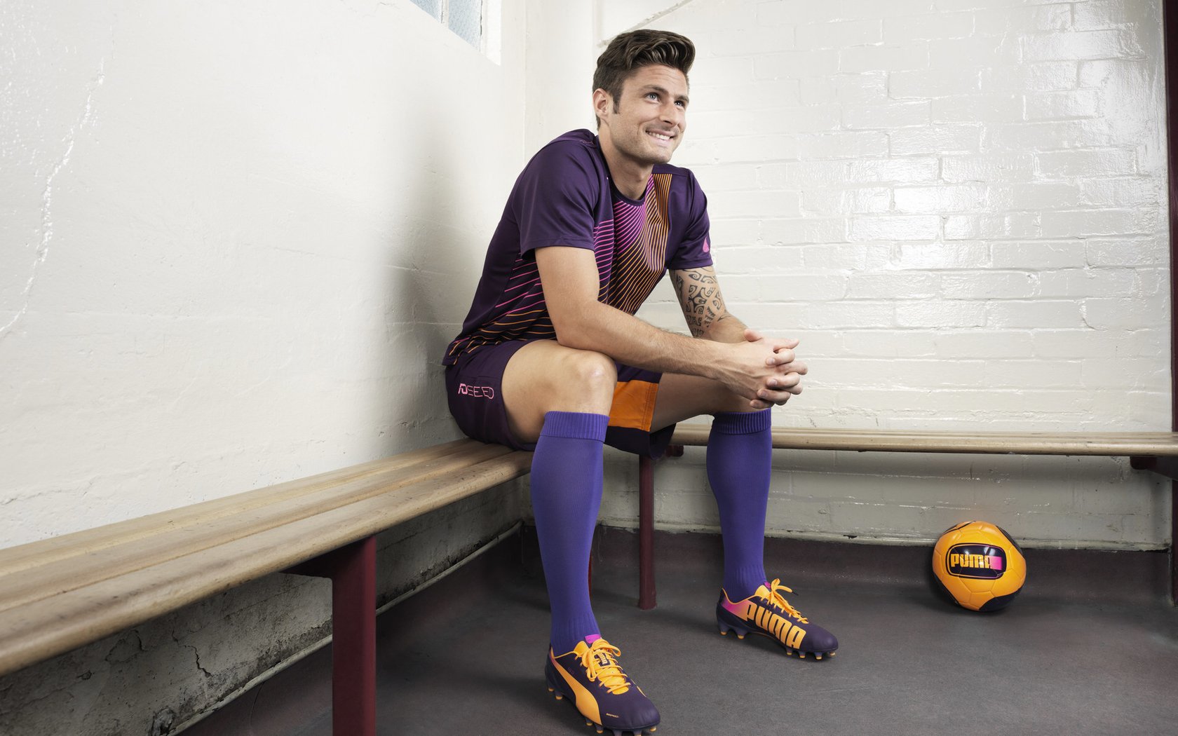 赛场内外:球员在粉丝中的人气与影响力,赛场内外英文